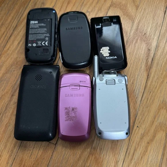 Lot Of 17 Vintage Phones, Untested FOR PARTS. Nokia, Samsung HTC Alcatel. “READ” - Picture 14 of 15